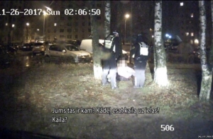 Пьяная рижанка без штанов устроила истерику в полицейском участке