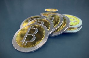 Bloomberg: курс биткоина достиг рекордных 8000 долларов