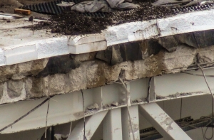 Названы небезопасные здания общественного назначения в Латвии