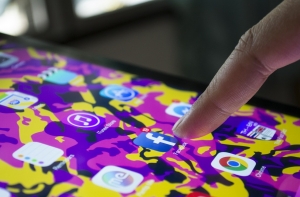 Facebook обезопасит пользователей от «порномести»