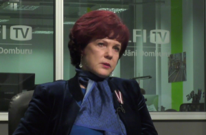 «Могу и полы мыть»: Аболтиня расплакалась на интервью и растрогала пользователей