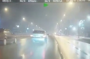 Дерзкий лихач на BMW промчался в центре Риги на скорости 121 км/ч