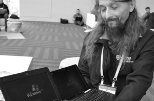 Знаменитости, ушедшие из жизни в 2017 году (24 фото)