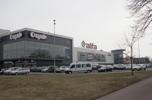 Из-за аварии у торгового центра Alfa блокировано движение