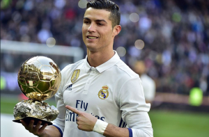 Роналду сравнялся с Месси по количеству «Золотых мячей»