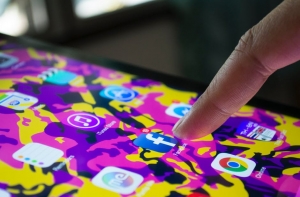 Facebook будет бороться с выпрашиванием лайков и репостов