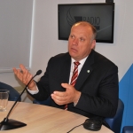 Бергманис: пока денег хватает только на австрийские гаубицы