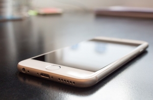 Apple извинилась за замедление старых iPhone