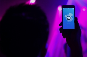 Apple хочет купить приложение для распознавания музыки Shazam
