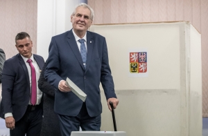 Милош Земан выбился в лидеры на выборах президента Чехии