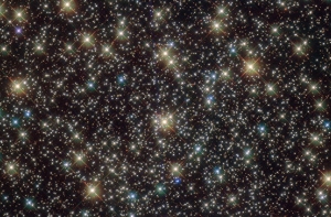 NASA опубликовало фотографию уникального звездного скопления