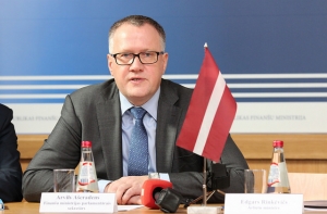 Министр гордится ростом экономики, а жители недоумевают: в одной ли мы стране живем?!