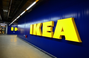 IKEA предложила женщинам помочиться на рекламу, чтобы активировать скидку