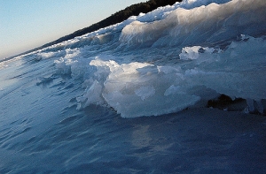 Снят запрет на нахождение на льду некоторых рижских водоемов