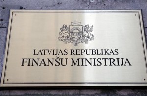 Минфин пояснил, на что уходят деньги латвийцев