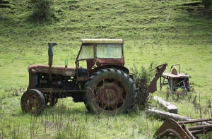 Мужчина переехал напарника трактором и попытался утопить в болоте