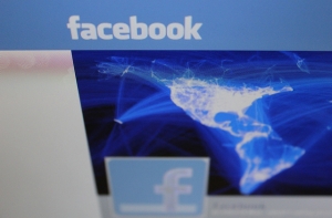 Facebook будет отдавать приоритет постам друзей и родственников