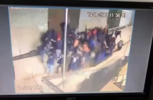 Более 70 человек пострадали в Джакарте в результате обрушения балкона