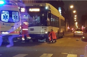 В Риге троллейбус насмерть сбил пешехода