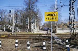 Столкновение поезда с машиной под Тукумсом: жертва могла совершить самоубийство