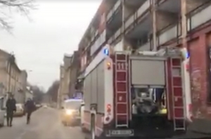 В Риге произошел пожар в двухэтажном здании на улице Менесс