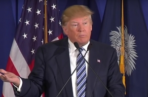 Трамп пожелал счастливого Нового года друзьям, врагам и «нечестным СМИ»