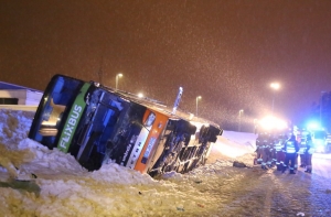 В Норвегии перевернулся автобус с пассажирами из Латвии