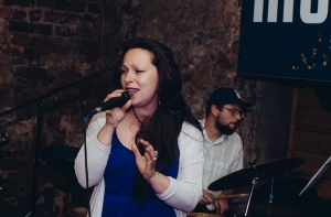 В гостях MIX MEDIA GROUP - солистка Pieneņu Vīns Эвилена Протектор