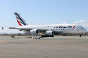 Самолет Air France вернулся во Францию из-за неисправности