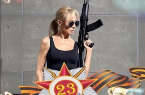 Собчак в короне, Бузова - топлесс поздравляют мужчин с 23 февраля