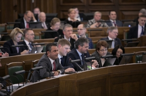 Политолог: в Латвии избиратель голосует не за дела политиков, а за их лица