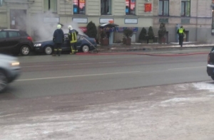 В центре Риги сгорела машина