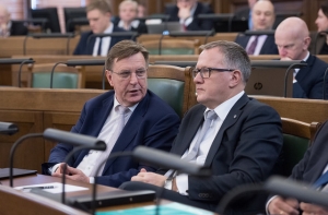Премьер: финансовая система стабильна, но надо восстановить репутацию Латвии