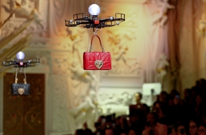 Dolce & Gabbana променял моделей на дронов