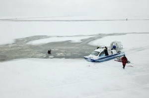 В  Эстонии под лед провалился микроавтобус, есть жертвы