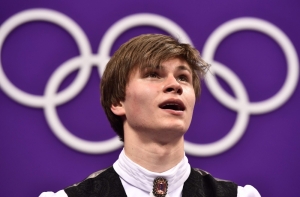Латвийский фигурист упал во время короткой программы на Олимпиаде