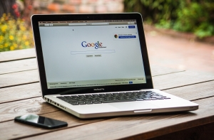 Google запретил пользователям в США искать товары со словом «оружие»