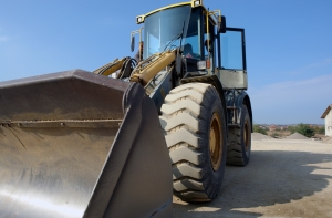 В центре Риги трактор переехал пешехода