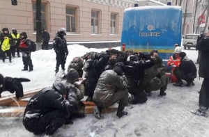 Украинские силовики разогнали палаточный лагерь у Рады