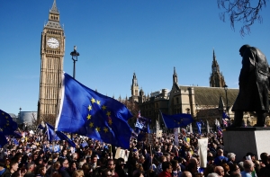 Британский парламент предложил перенести Brexit