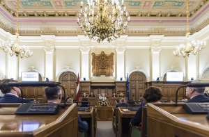 Слуг народа ждет щедрая прибавка: фигурируют зарплаты от 3000 до 5000 евро