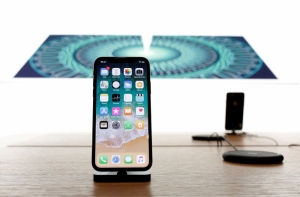 Исследование: беспроводная зарядка изнашивает аккумулятор iPhone X