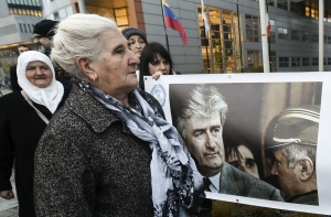 40% сербов ничего не знает о резне в Сребренице