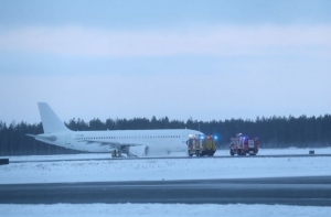 СМИ: севший в Таллинне латвийский самолет чудом избежал катастрофы