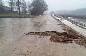 Специалист: министру сообщения невыгодно говорить про ремонт дорог