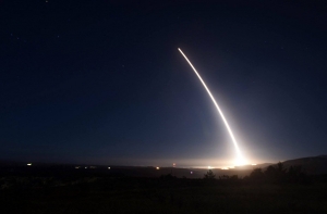 США испытали межконтинентальную баллистическую ракету