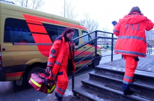 Медики спасли пролежавшую несколько дней на полу пенсионерку