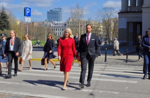 Тоже человек: принцесса Норвегии в центре Риги сменила шпильки на балетки