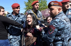 Оппозиция в Армении объявила о начале «бархатной революции»