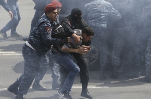 Евросоюз призвал армянские власти освободить задержанных во время протестов